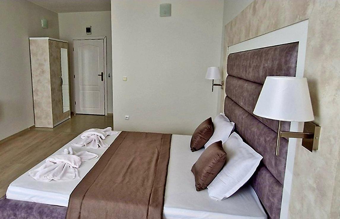 Амон Ра Hotel Primorsko Luaran gambar
